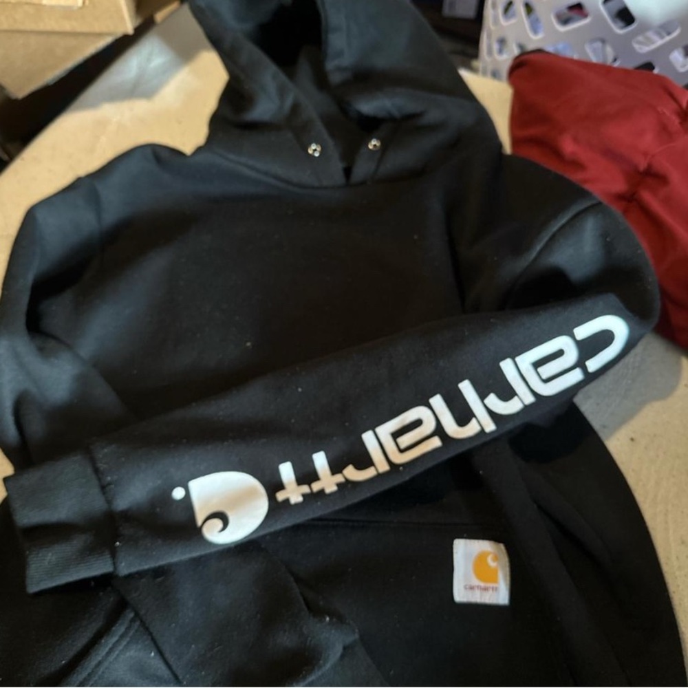 FREEBIES IN EVERY ORDER!!! 

Carhartt Black Hoodie with White Sleeve Logo